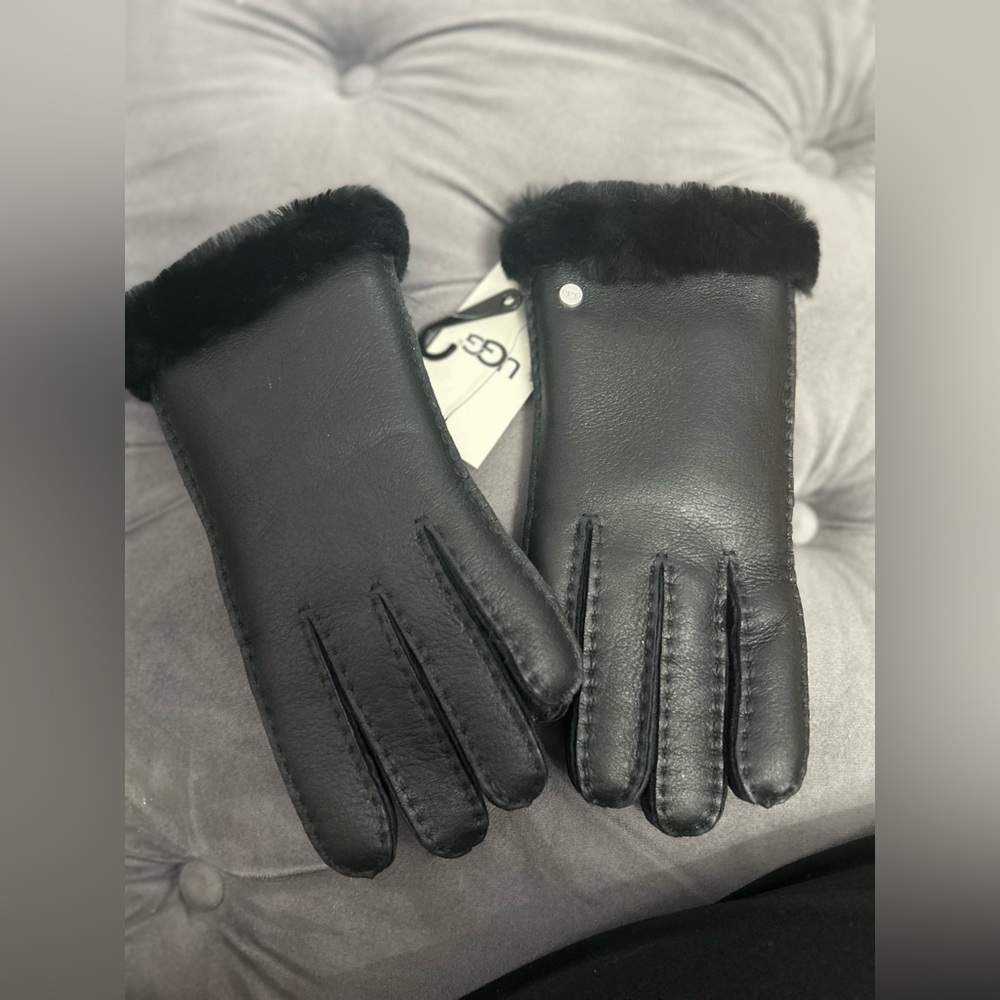 Ugg women’s gloves